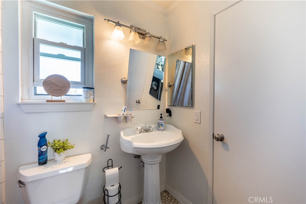1380 W 48th Street 9 Property Photo 13