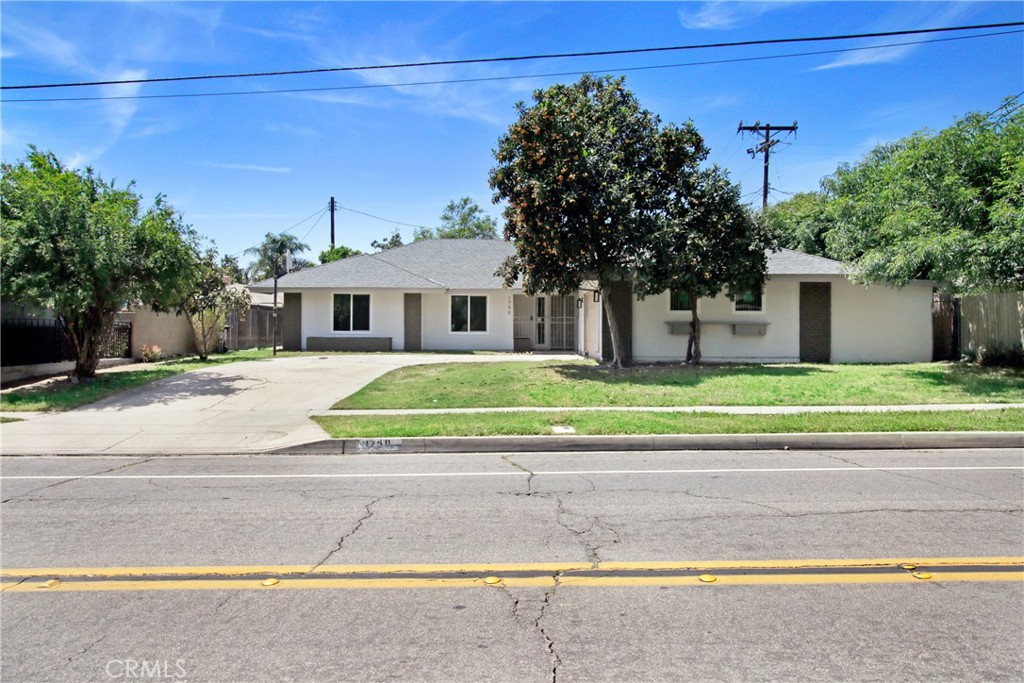 1790 N Sycamore Avenue Property Photo