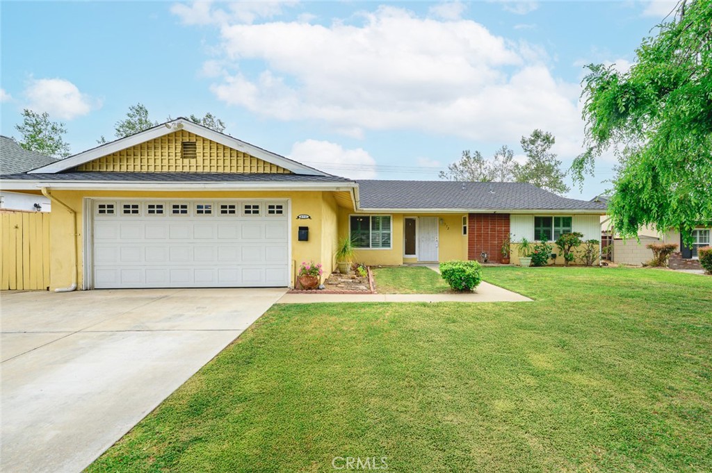 572 E Ghent Street Property Photo