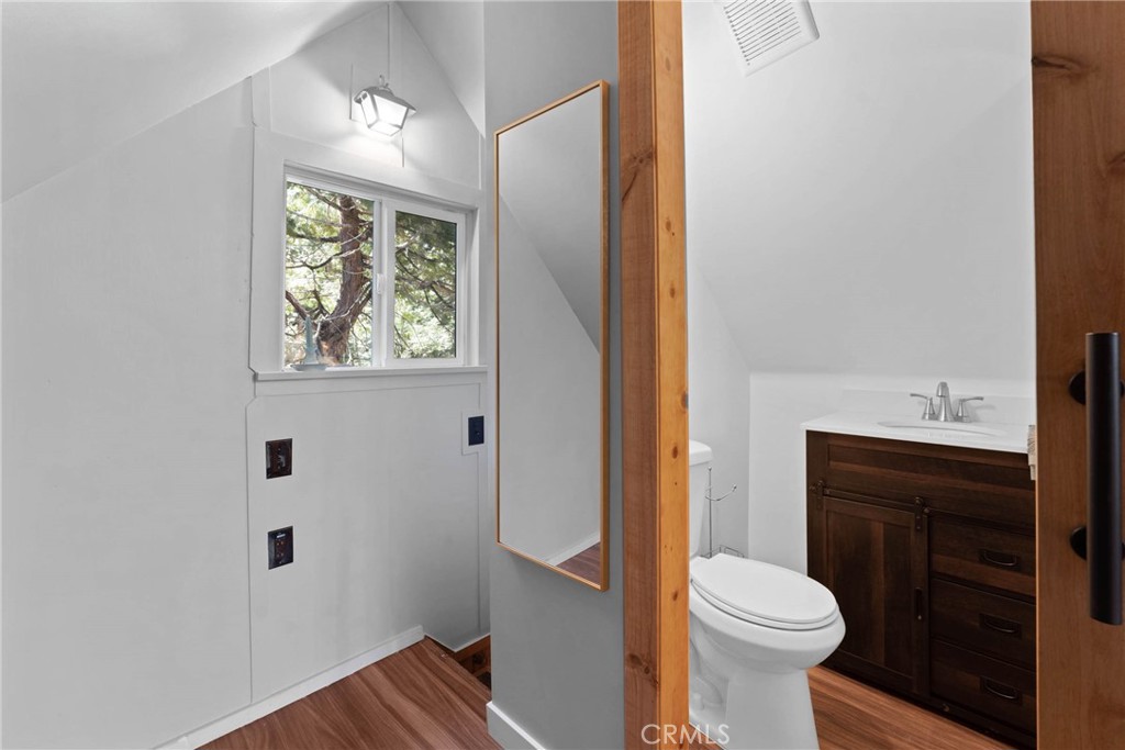 956 Mercury Way Property Photo 10