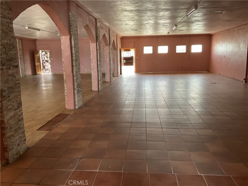 254 S Mount Vernon Avenue Property Photo 4
