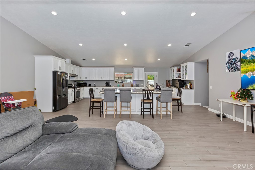 18060 Walnut Street Property Photo 4