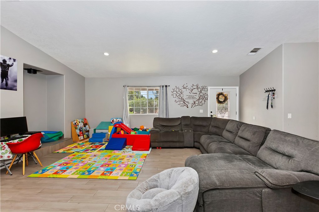 18060 Walnut Street Property Photo 7