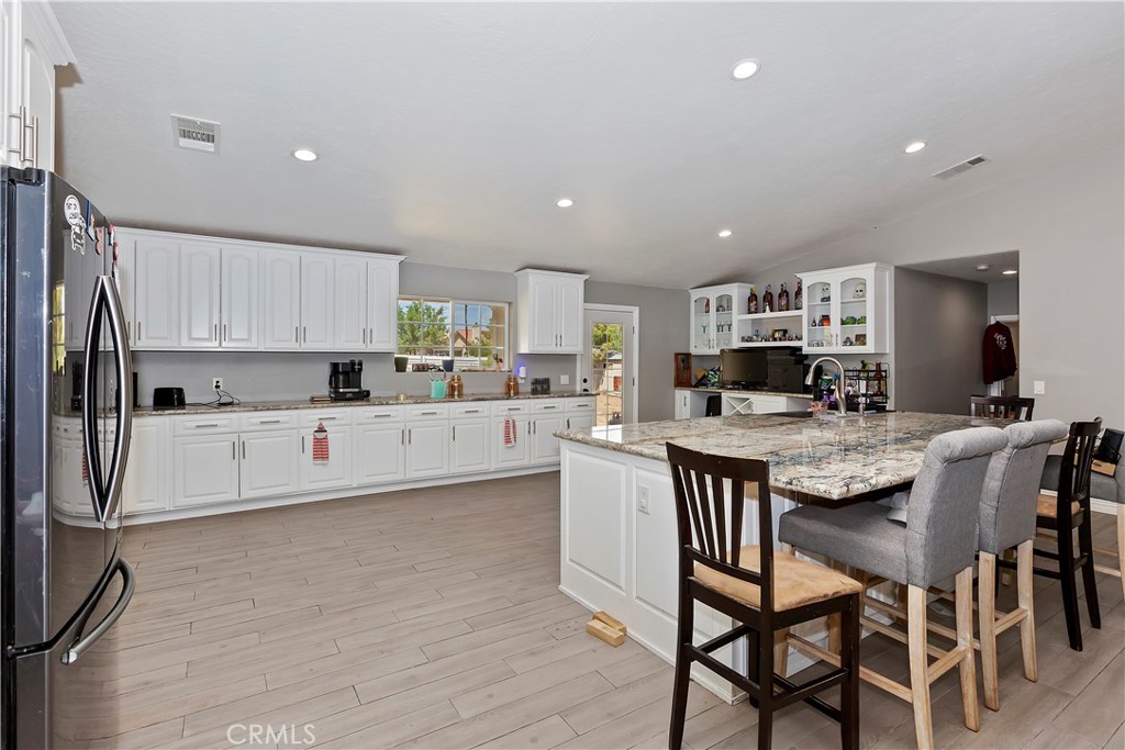 18060 Walnut Street Property Photo 8