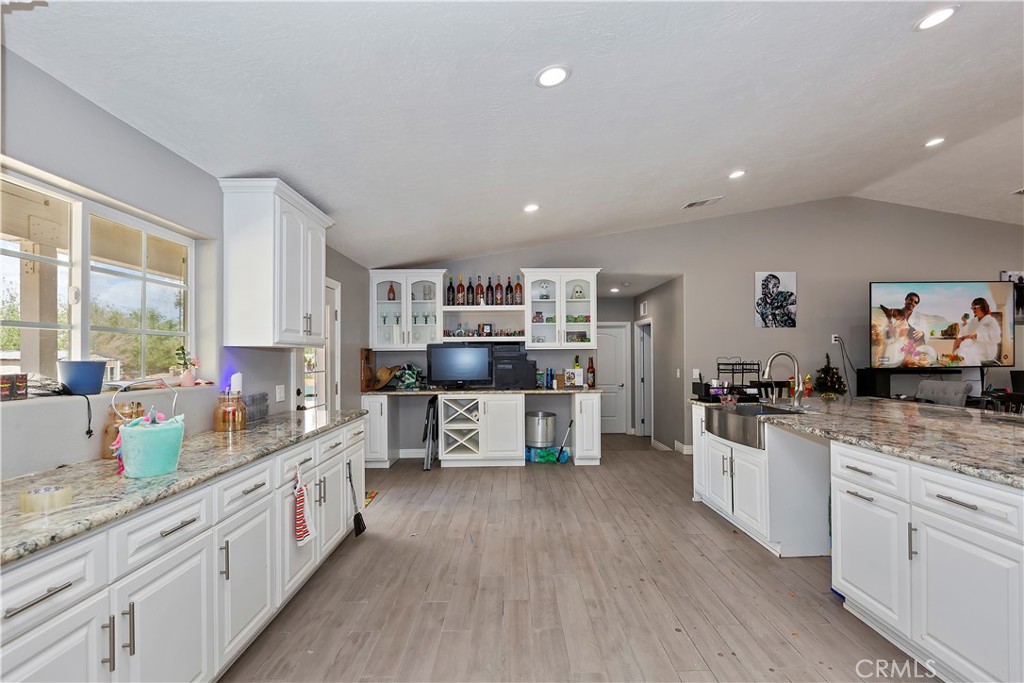 18060 Walnut Street Property Photo 9