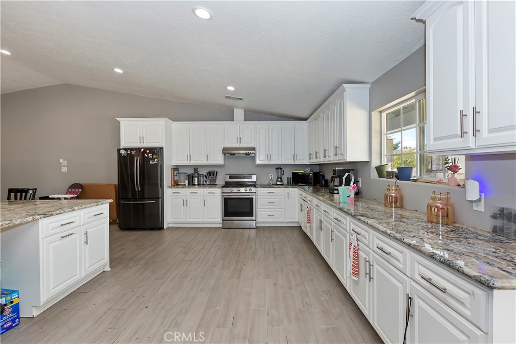 18060 Walnut Street Property Photo 10