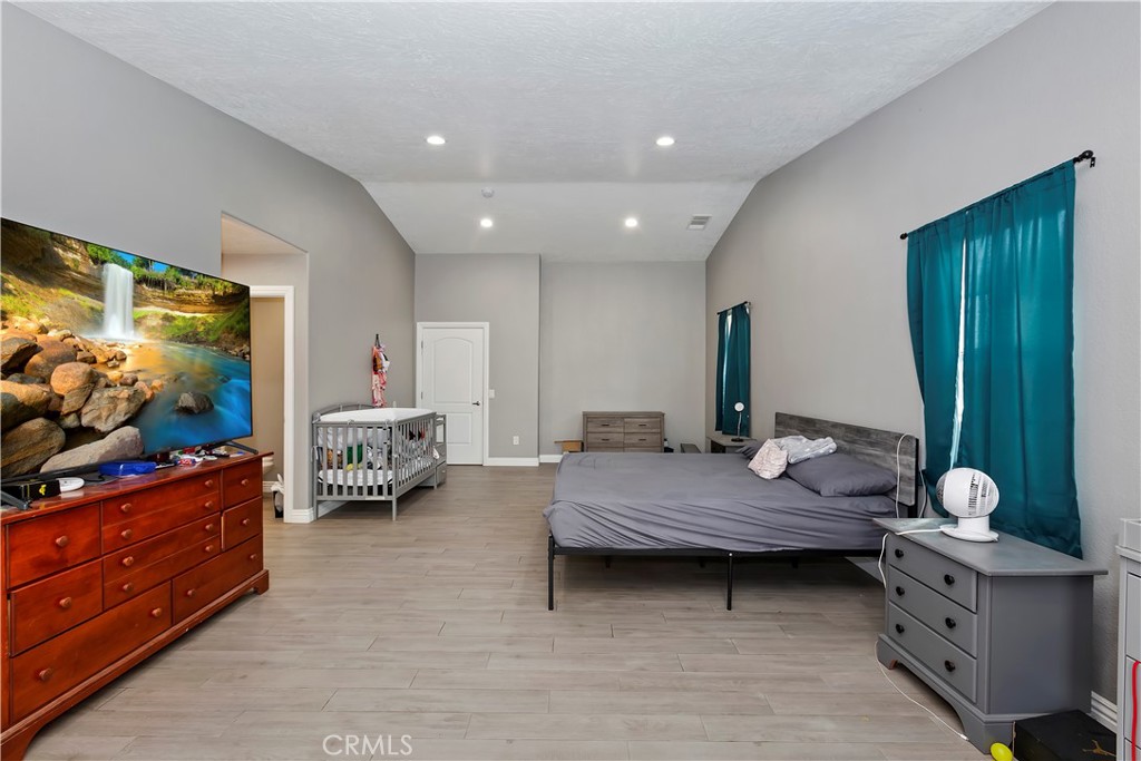 18060 Walnut Street Property Photo 17