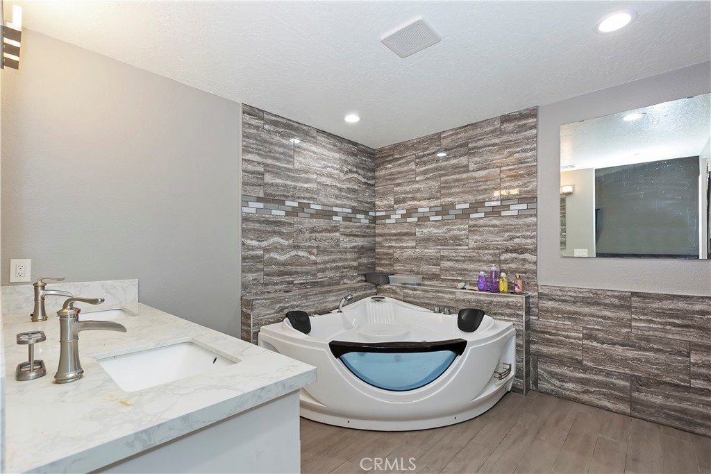18060 Walnut Street Property Photo 20