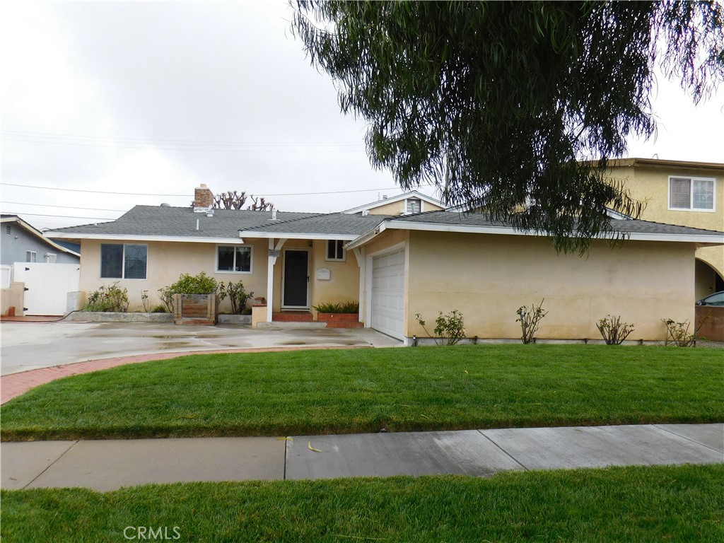 2669 W Russell Avenue Property Photo