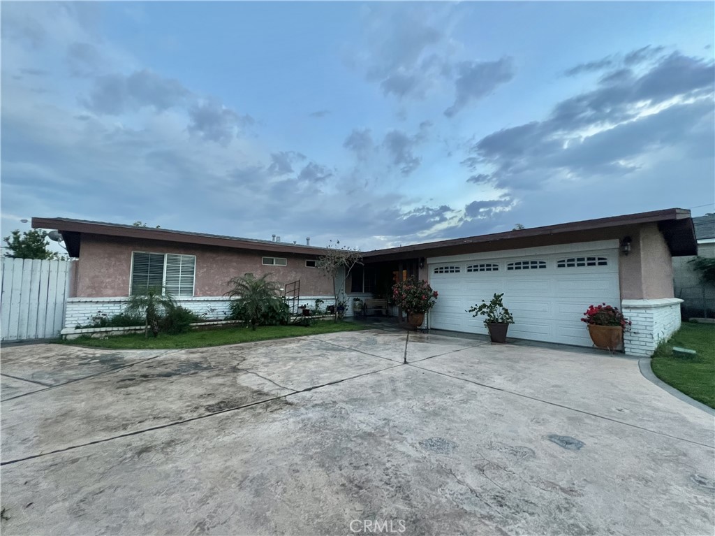 527 E King Street Property Photo 1