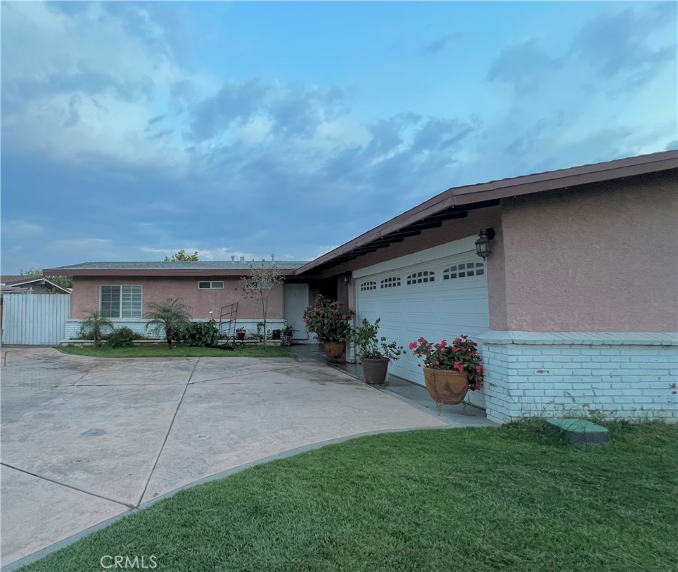 527 E King Street Property Photo 2