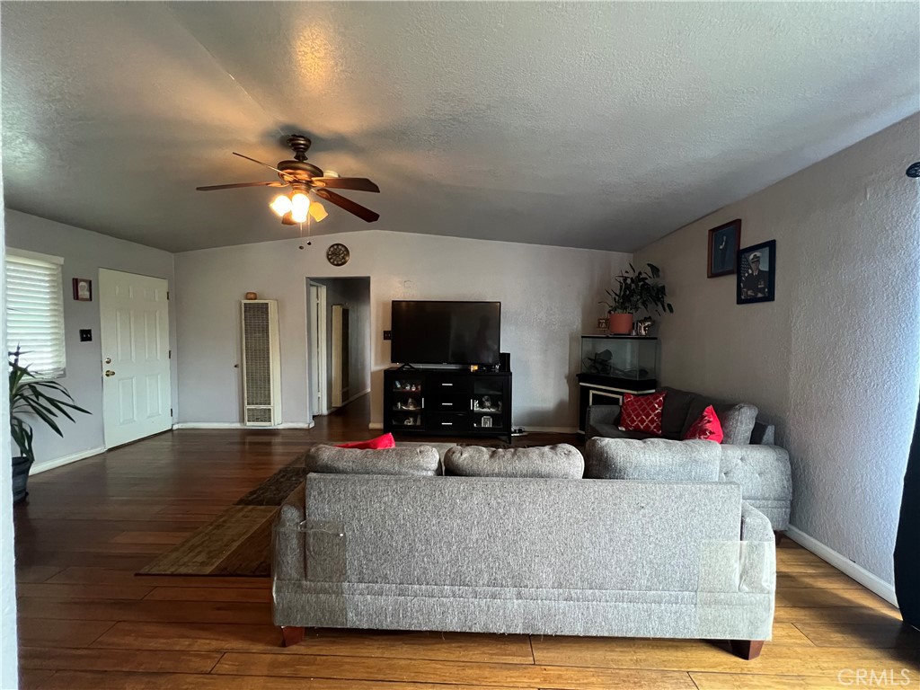 527 E King Street Property Photo 7