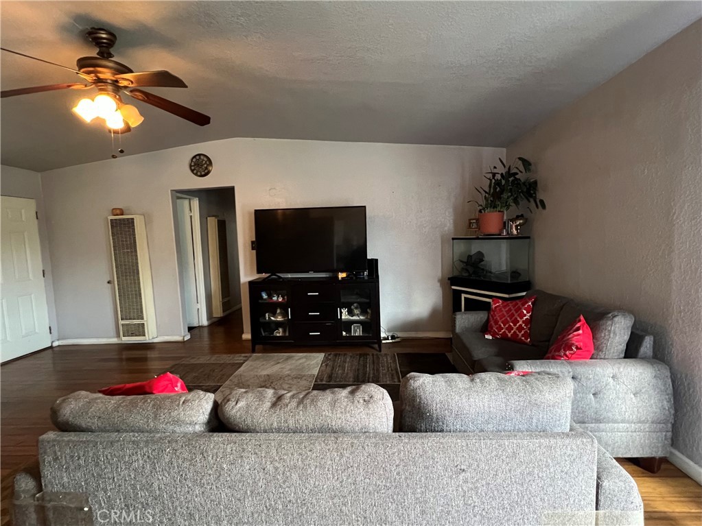 527 E King Street Property Photo 8