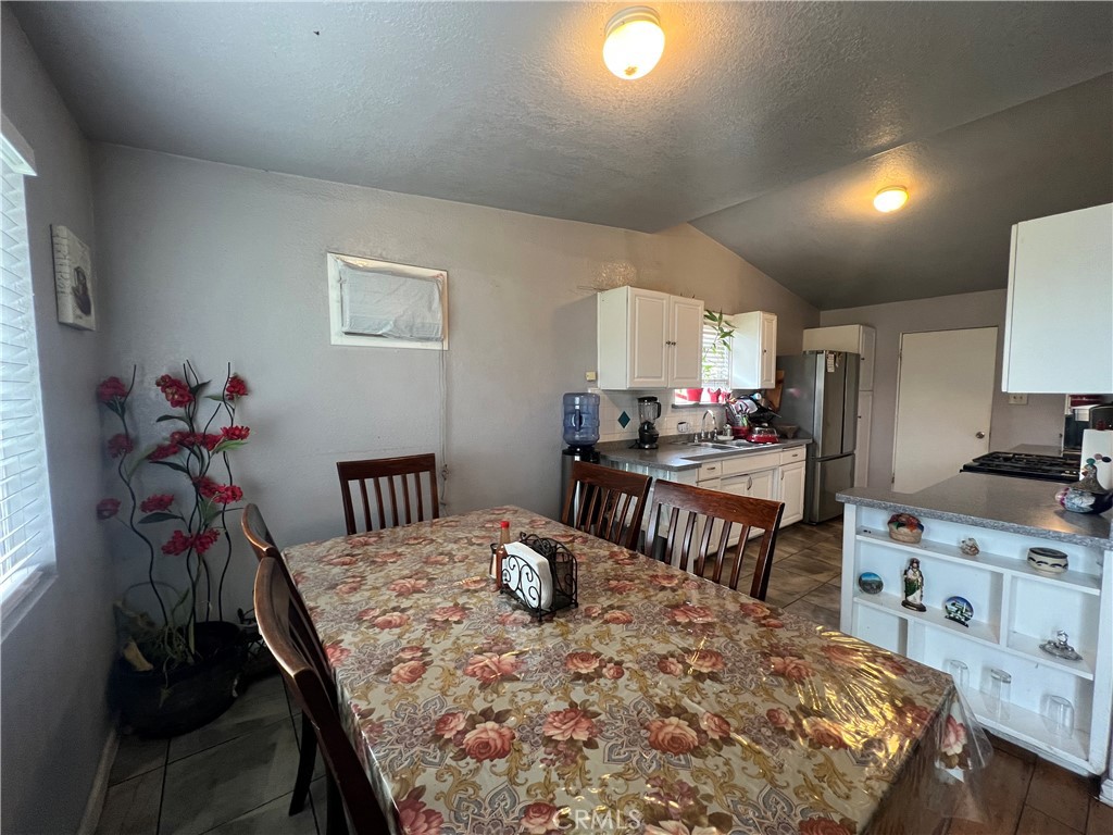 527 E King Street Property Photo 9