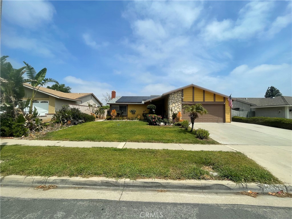853 W Crestview Street Property Photo 1