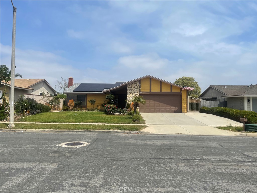 853 W Crestview Street Property Photo 2