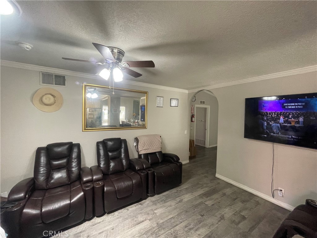 853 W Crestview Street Property Photo 9