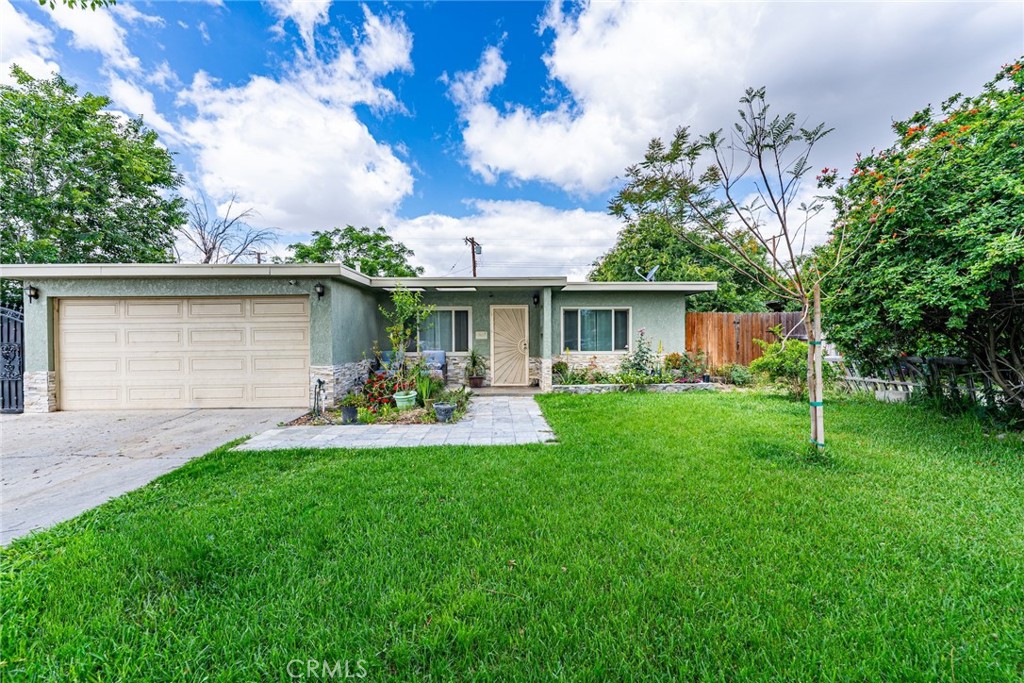 2820 N E Street Property Photo 1