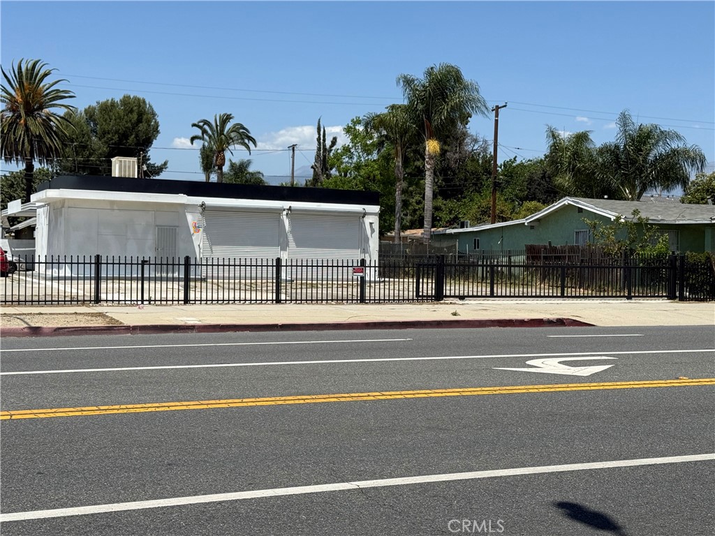1195 W Mission Boulevard Property Photo 1