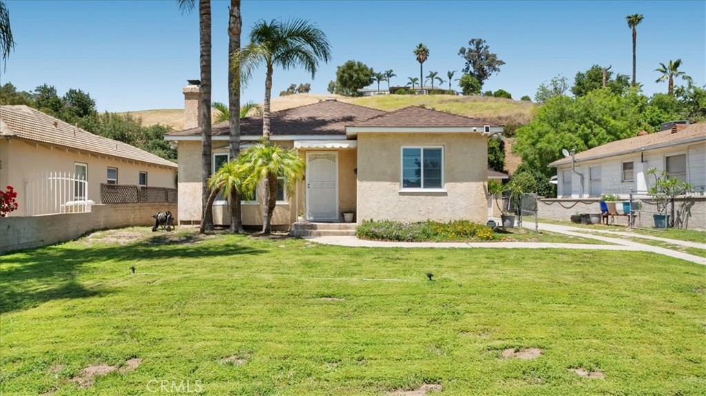 686 W 34th Street Property Photo 1