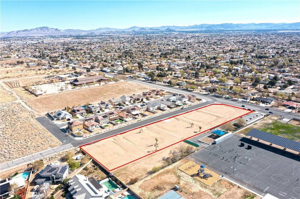 5 Valencia Street Property Photo 8
