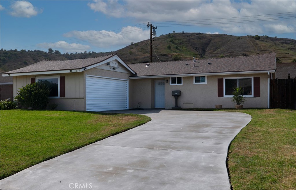 2275 Farringdon Avenue Property Photo 1