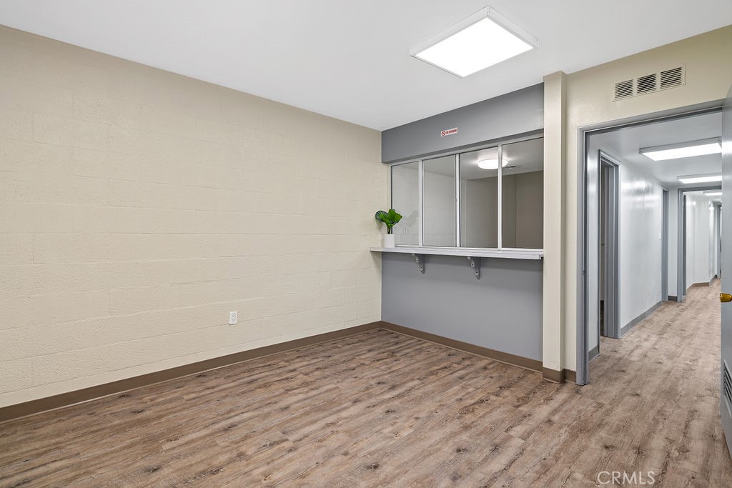 10942 Ramona Boulevard Property Photo 4