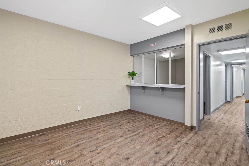 10942 Ramona Boulevard Property Photo 5