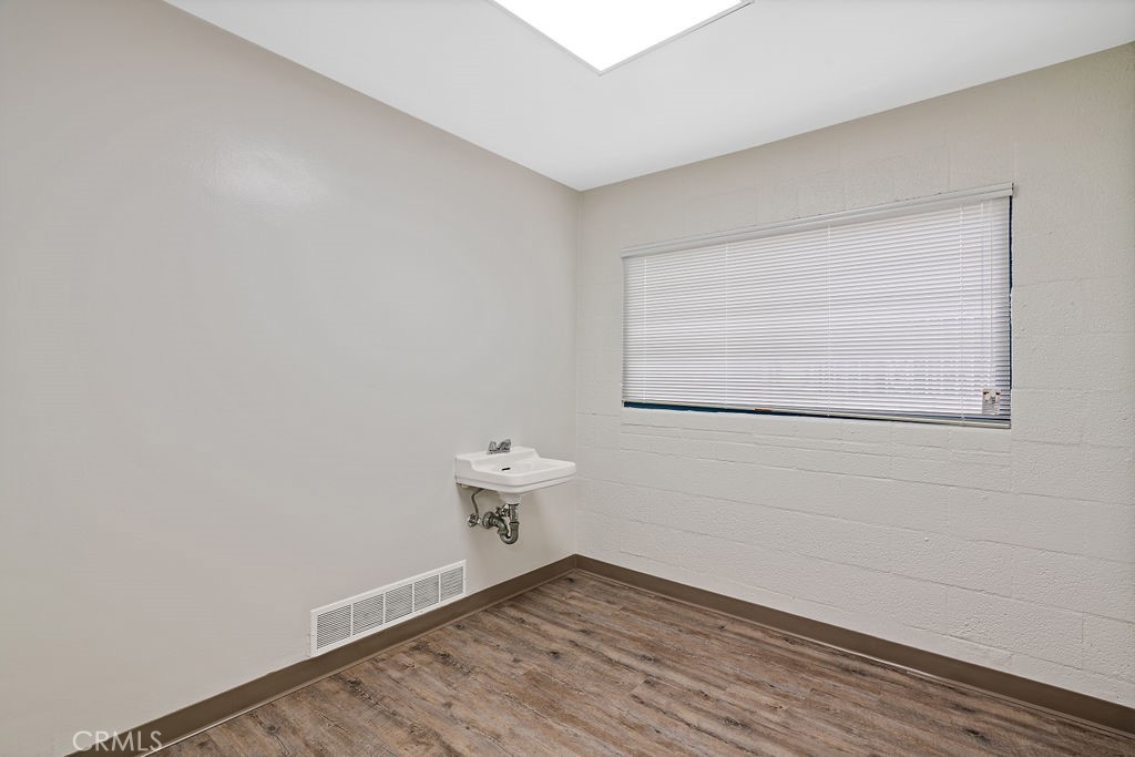 10942 Ramona Boulevard Property Photo 10