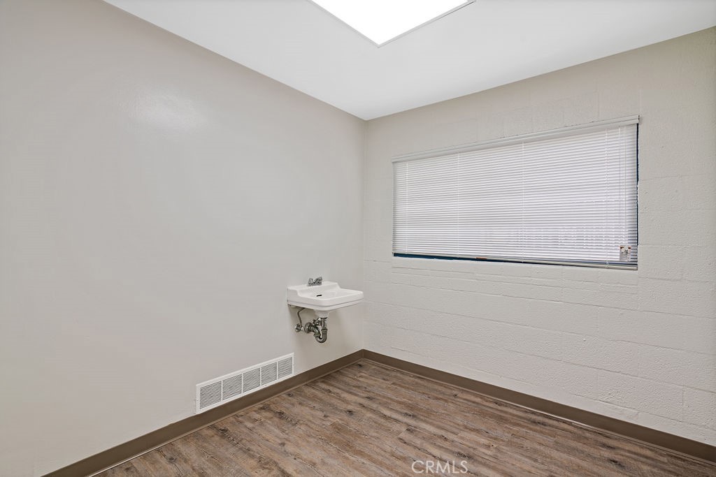 10942 Ramona Boulevard Property Photo 11