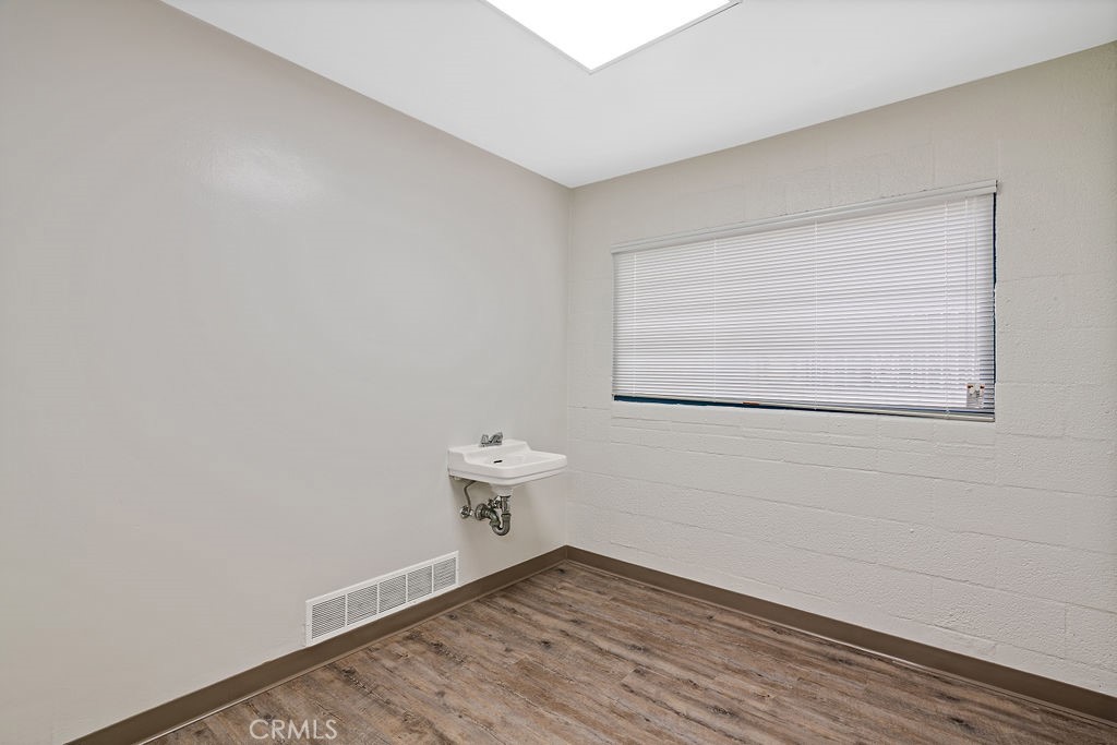 10942 Ramona Boulevard Property Photo 12