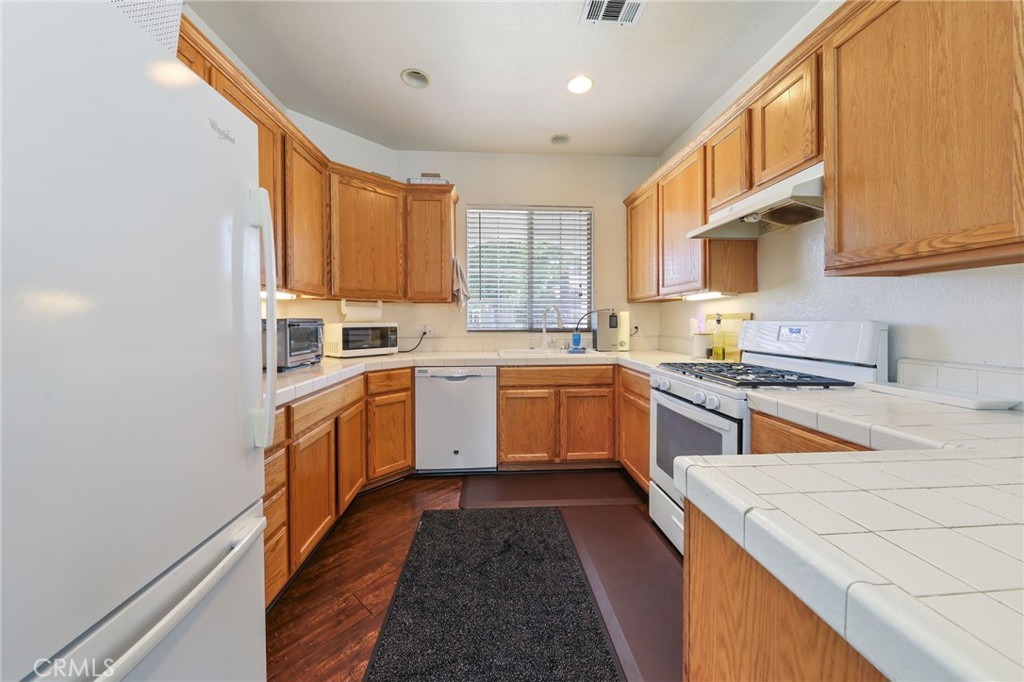 251 E Center Street Property Photo 8