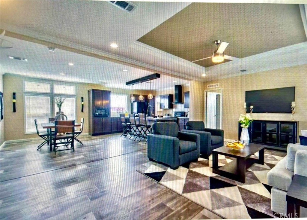 360 N Central Avenue Property Photo 7