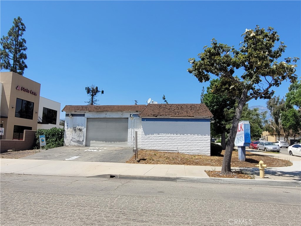 1385 W Foothill Boulevard Property Photo 3
