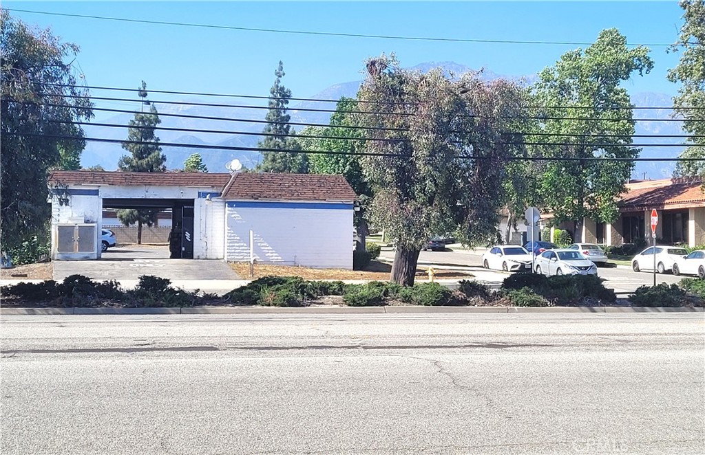 1385 W Foothill Boulevard Property Photo 8