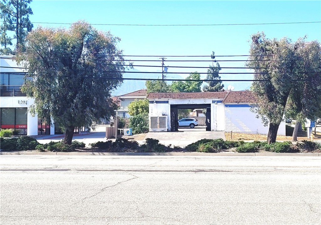 1385 W Foothill Boulevard Property Photo 9