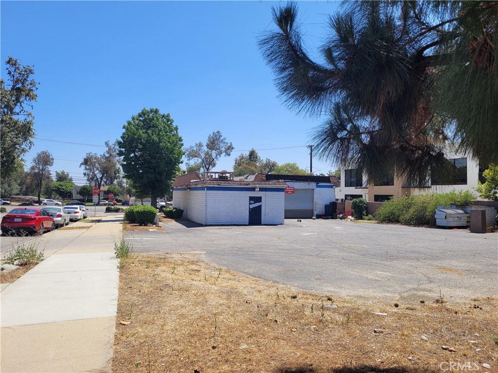 1385 W Foothill Boulevard Property Photo 10