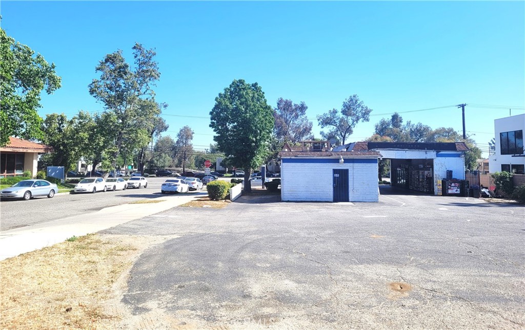 1385 W Foothill Boulevard Property Photo 12