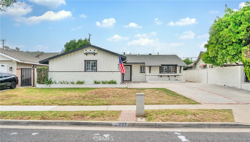 927 N Rimsdale Avenue Property Photo 1