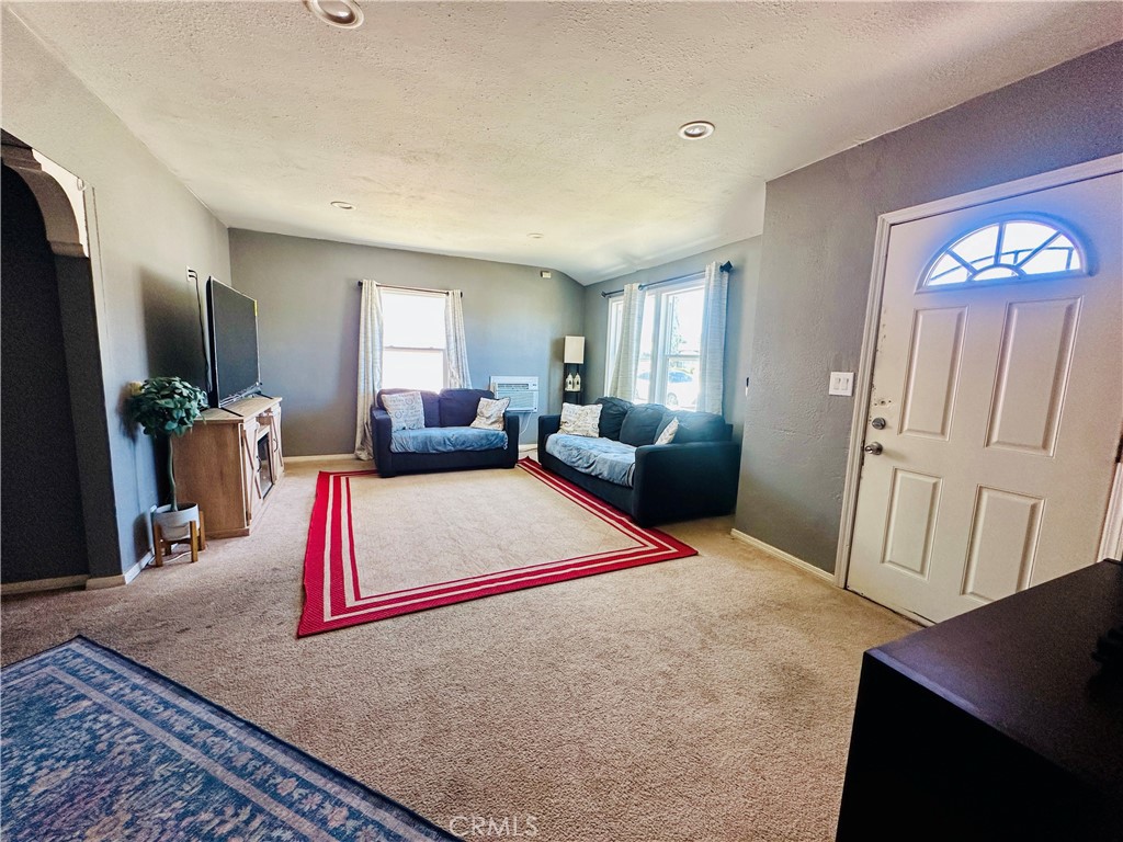 8580 Mango Avenue Property Photo 3