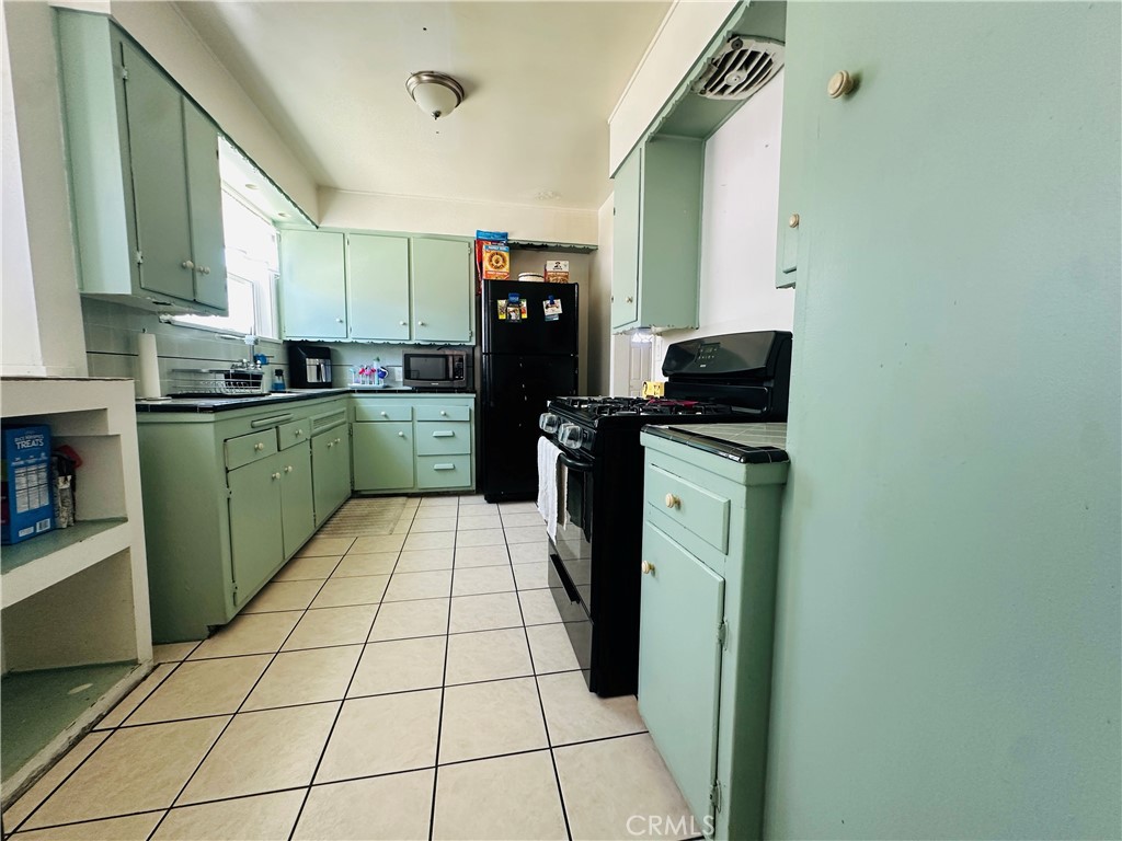 8580 Mango Avenue Property Photo 10