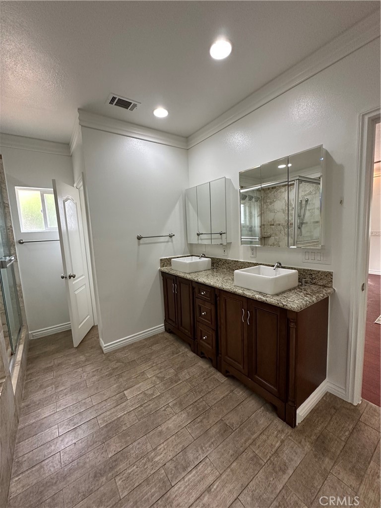 7730 Eastwood Avenue Property Photo 10