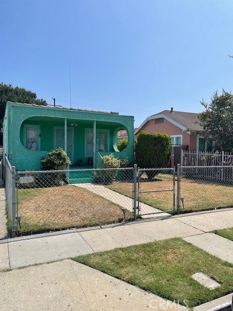 1322 E 70th Street E Property Photo 1