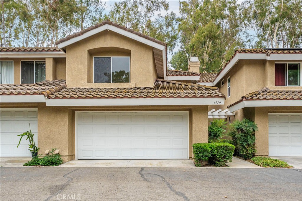 1910 E Calico Drive Property Photo 1
