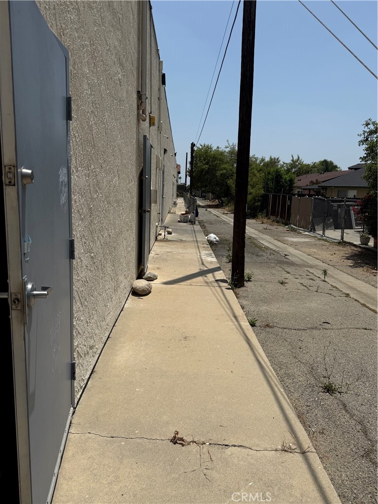 342 S Riverside Avenue Property Photo 8