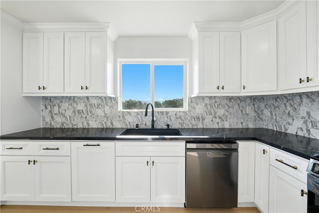 15658 Wells Fargo Street Property Photo 16