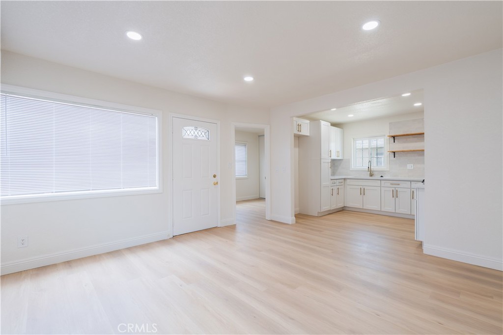 1356 W 10th Street Property Photo 4