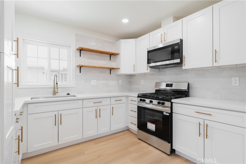 1356 W 10th Street Property Photo 7