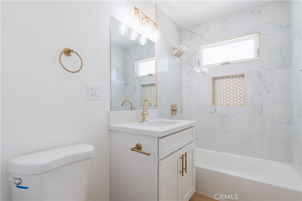 1356 W 10th Street Property Photo 12