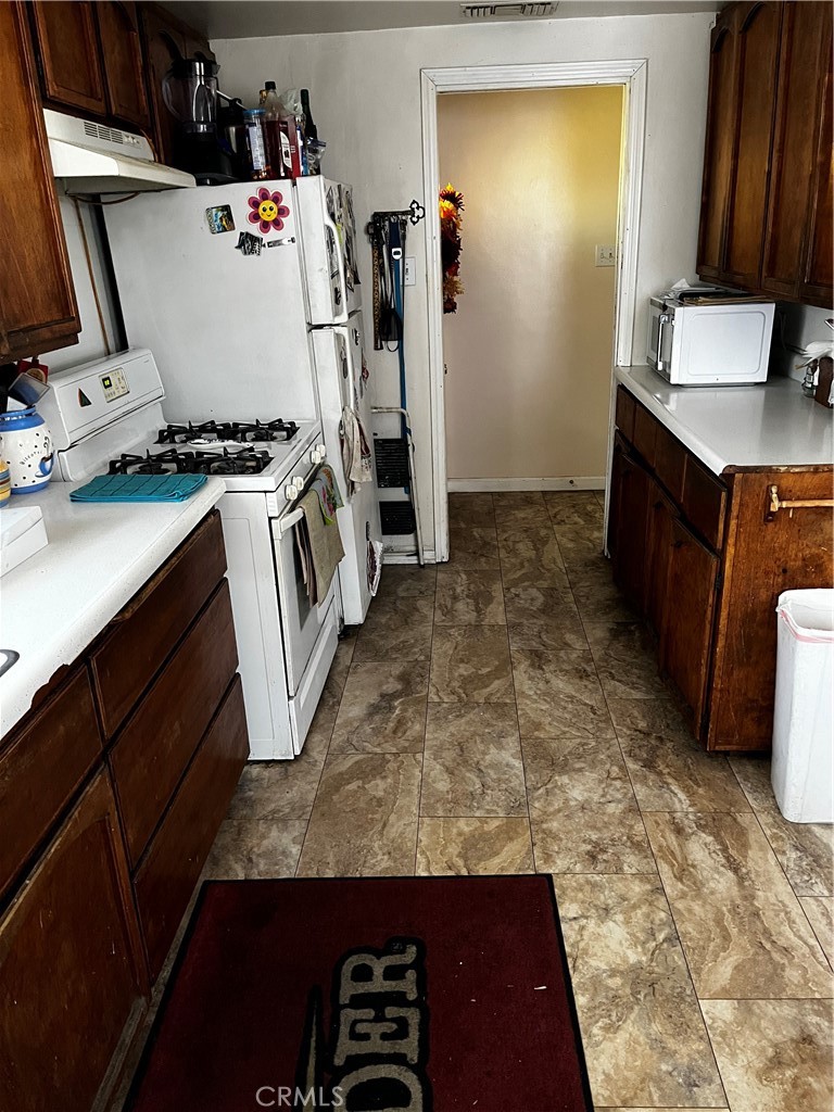 7887 Kempster Avenue Property Photo 4